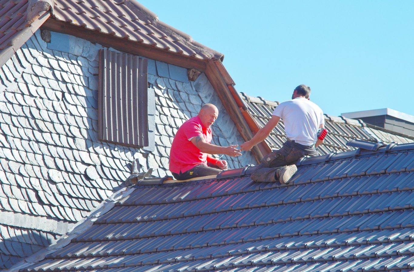 Experienced roofer team in St Tammany Parish providing roofing services.